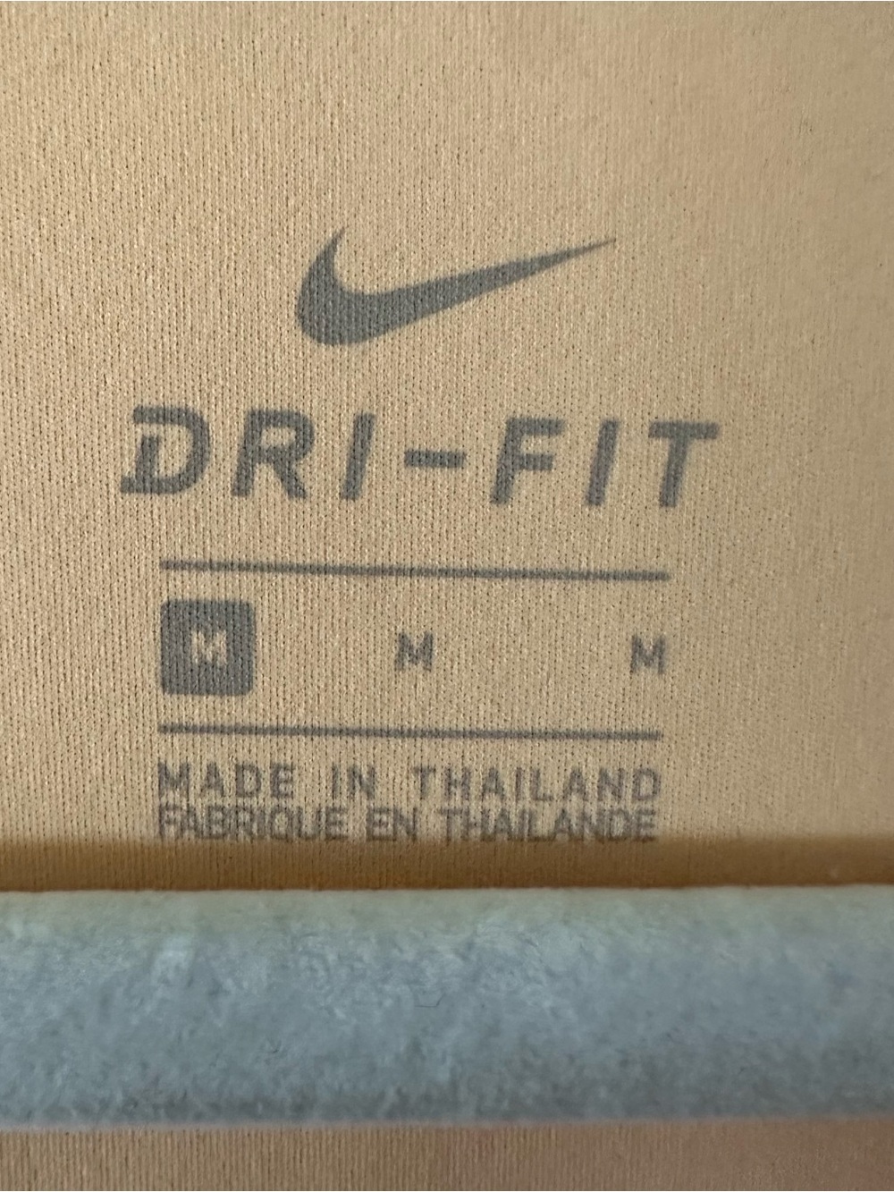 Nike Dri-FIT Women's Peach Tank Top size Medium - Picture 3 of 3